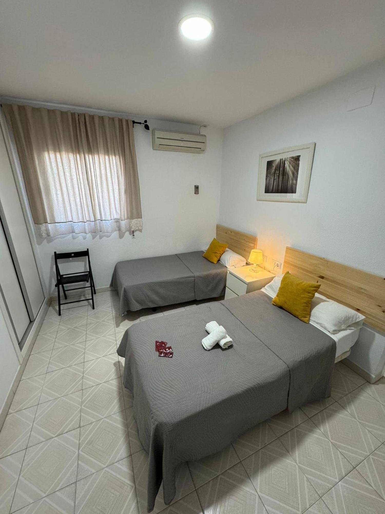 Hostal Avenida Conil De La Frontera Exterior photo